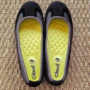 CLOUD 9 rounded toe flat shoes.  Black gray.  Size 10 M